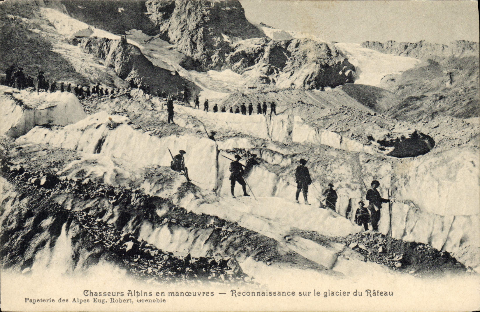 Chasseurs Alpins en manœuvres — Reconnaissance sur le glacier du Râteau — Papeterie des Alpes Eug. Robert, Grenoble