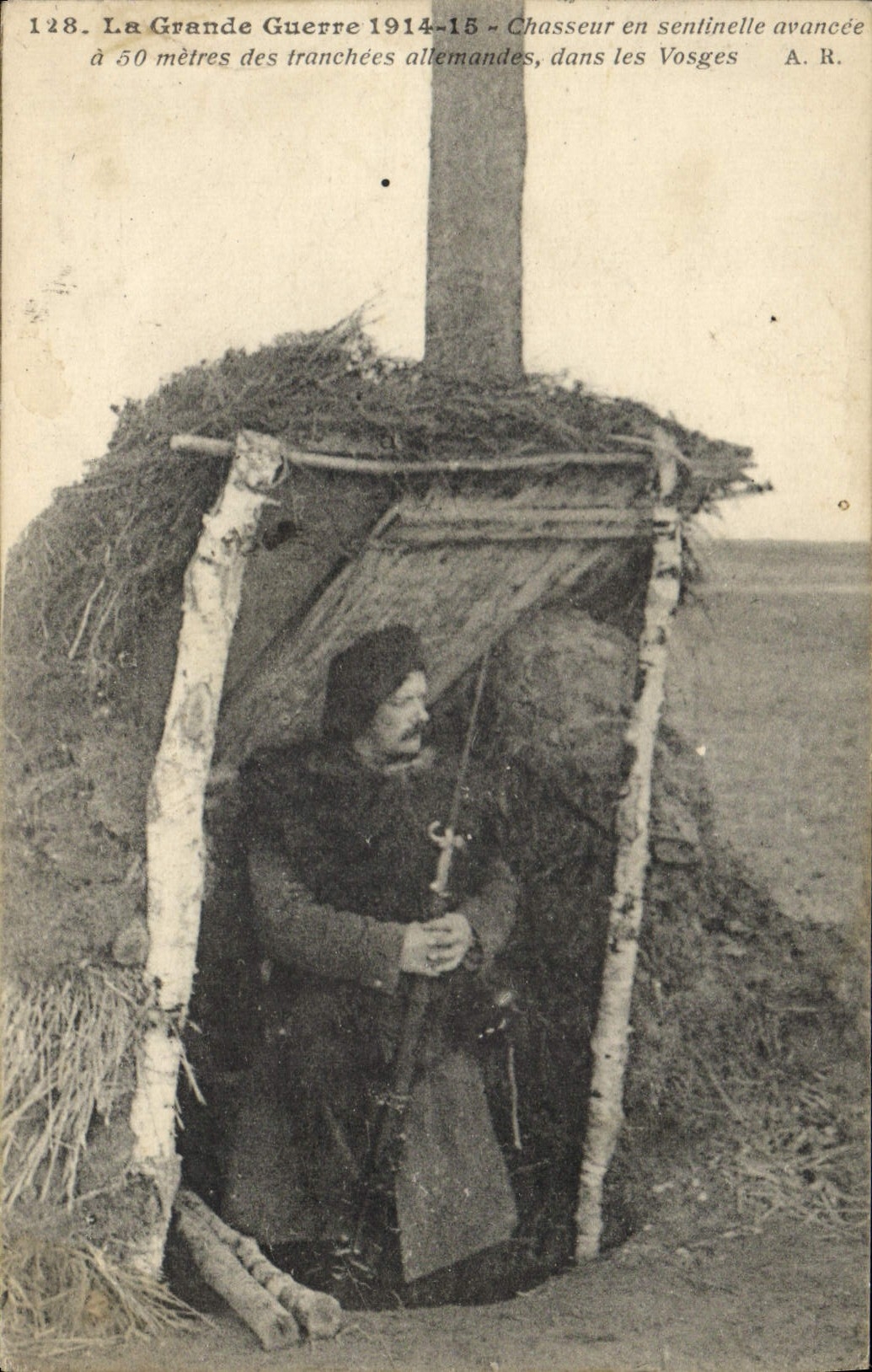 Chasseur en sentinelle avancée à 50 mètres des tranchées allemandes, dans les Vosges — A.R. n°128