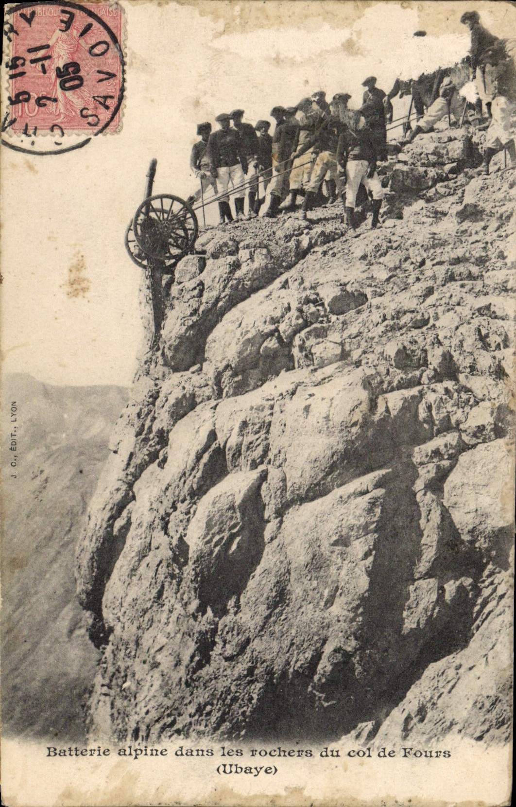 CPA Militaria Chasseurs Alpins Batterie alpine dans les rochers du col de Fours Ubaye 
