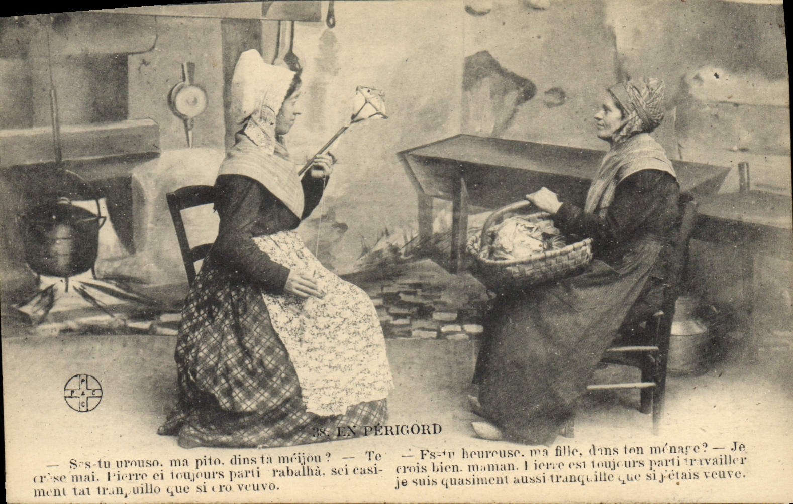 CPA Folklore En Perigord Femmes 