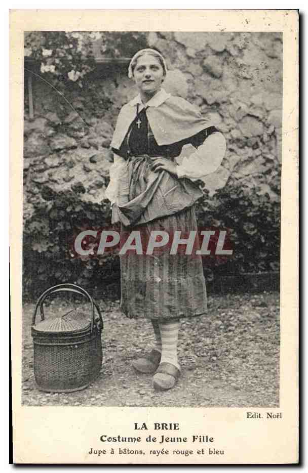 CPA Folklore La Brie Costume de jeune fille Jupe a batons rayee rouge et bleu 
