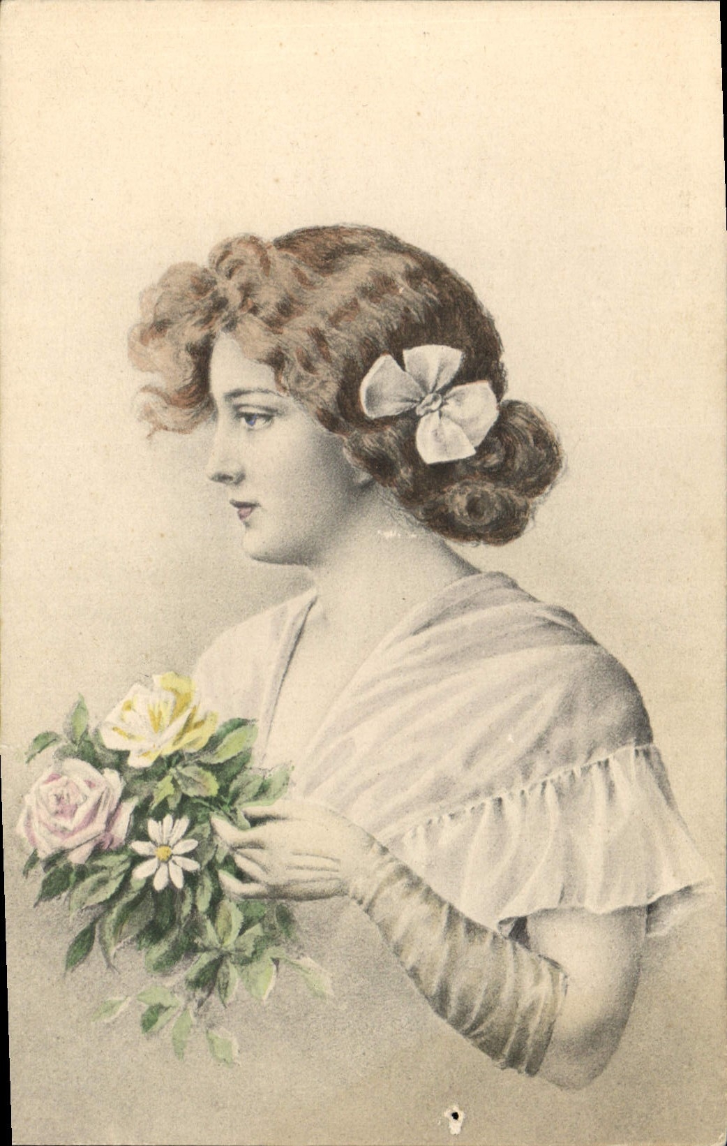 Jeune femme tenant un bouquet de roses — CPA déposée n°95601 — éditeur non visible