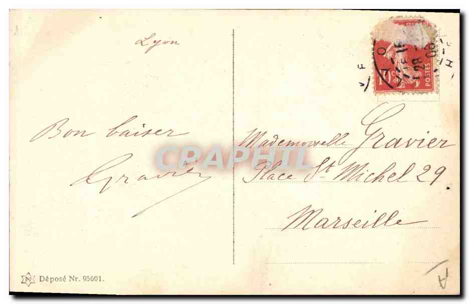 Jeune femme tenant un bouquet de roses — CPA déposée n°95601 — éditeur non visible — Verso