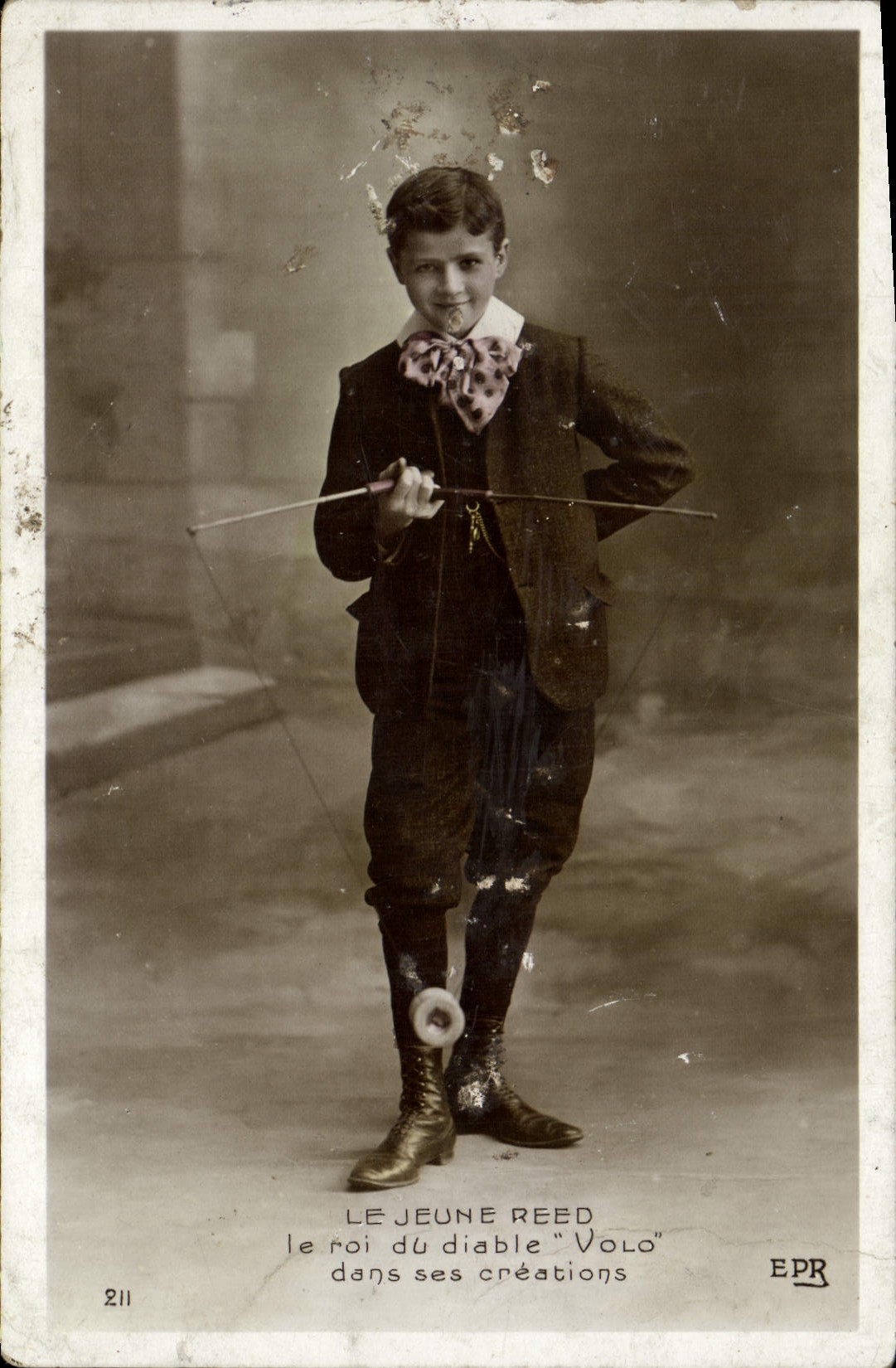 CPA Le jeune Reed le roi du diable Volo dans ses creations Diabolo