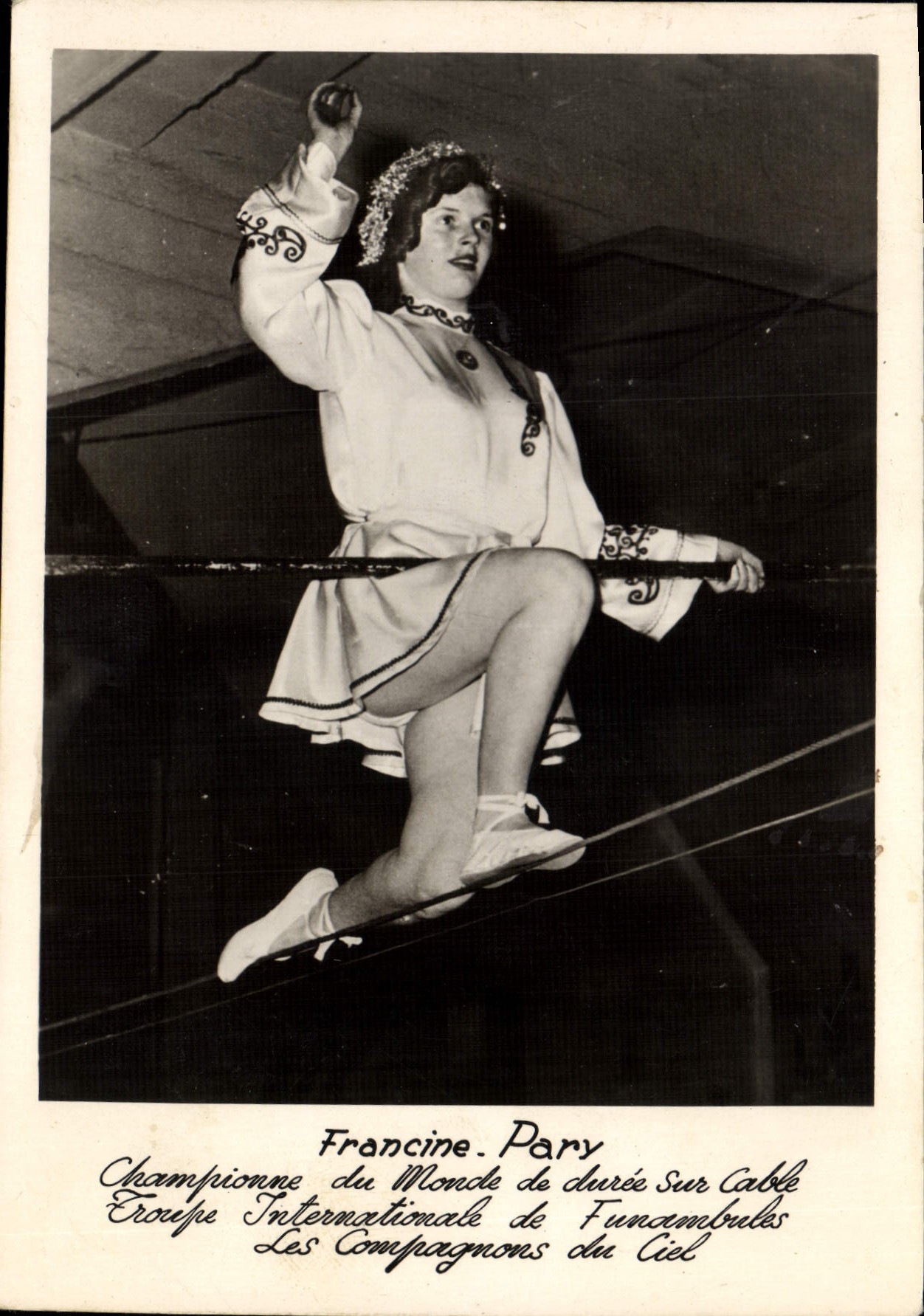 Francine Pary — Championne du Monde de durée sur câble — Troupe Internationale de Funambules Les Compagnons du Ciel