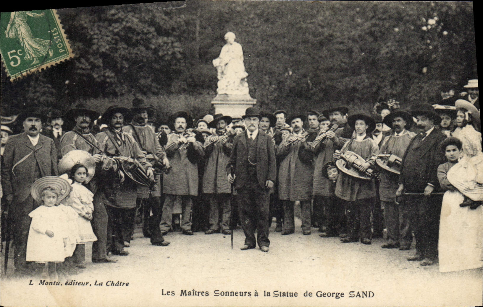 Les Maîtres Sonneurs à la Statue de George SAND — L. Montu, éditeur, La Châtre