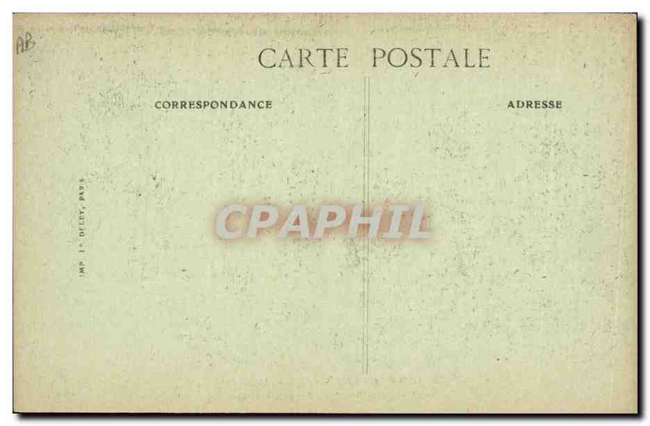 Les Fêtes de la Victoire à Paris — 13 juillet 1919 — Le Maréchal Foch décore un Poilu — B.D. — Reverso