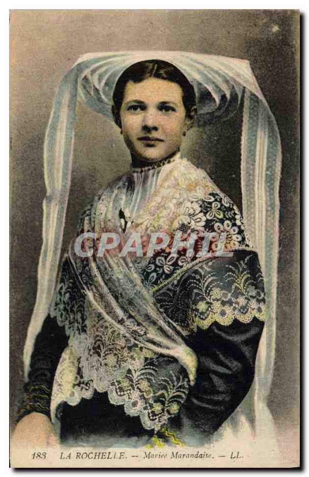 CPA Folklore La Rochelle Mariee Marandaise 