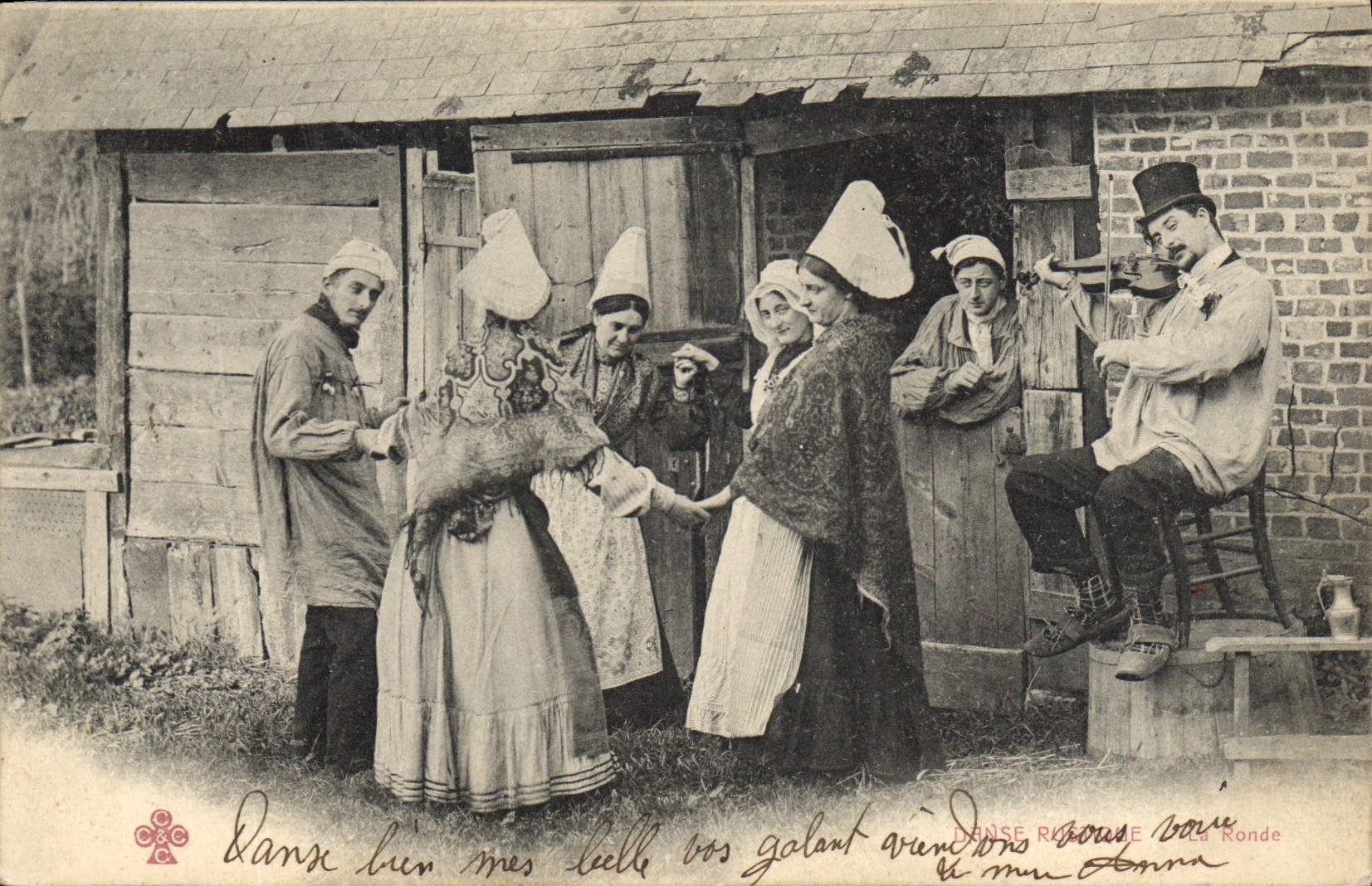 CPA Folklore Danse rustique La ronde 