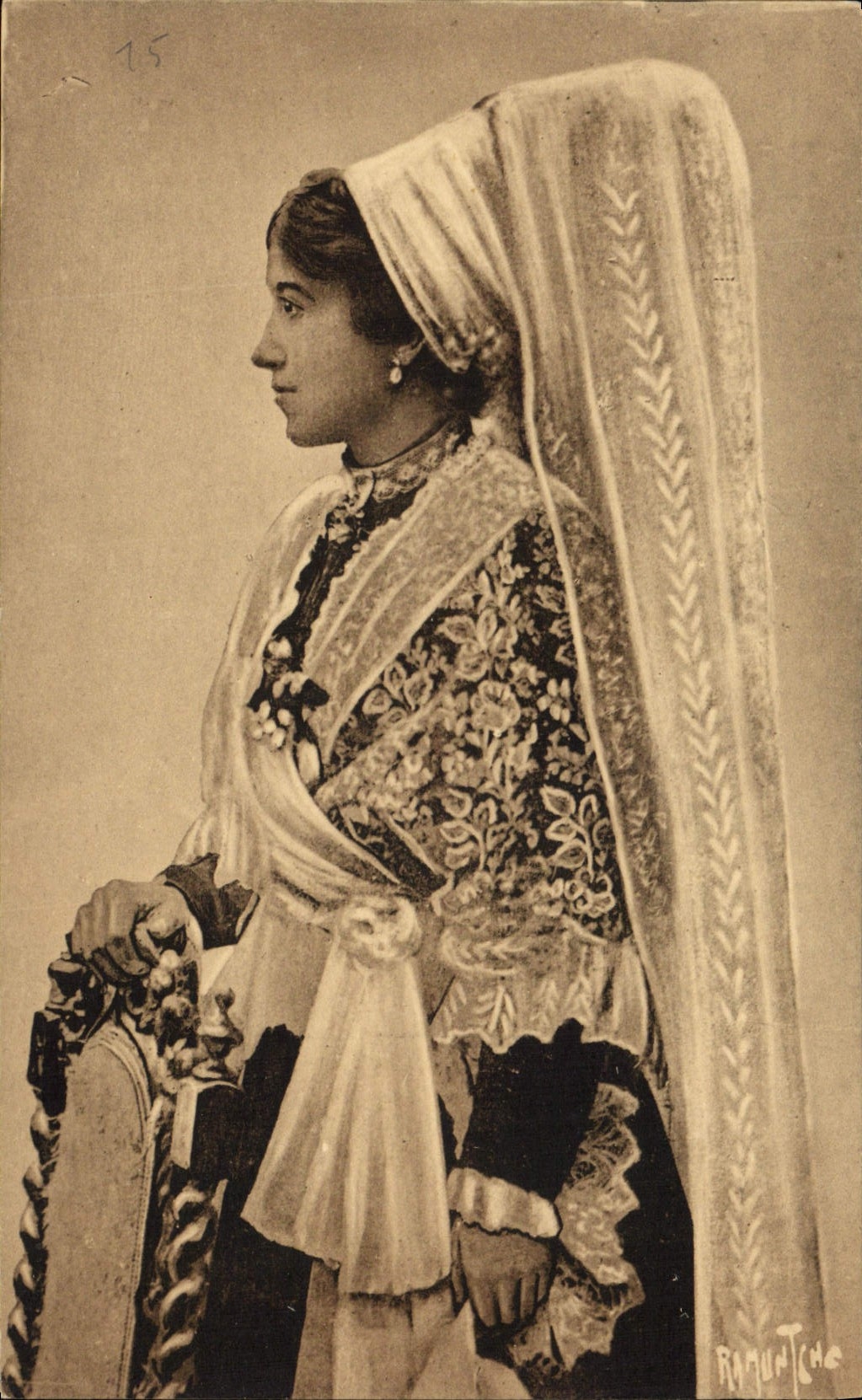 CPA Folklore Vieux costumes d'Aunis et Saintonge Mariee rochelaise 
