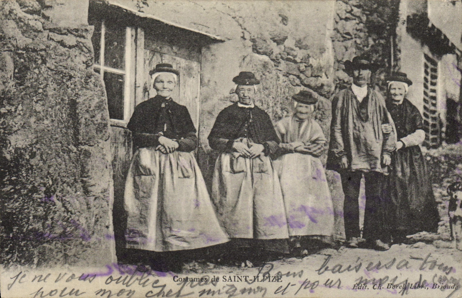 CPA Folklore Costumes de Saint Ilpize 