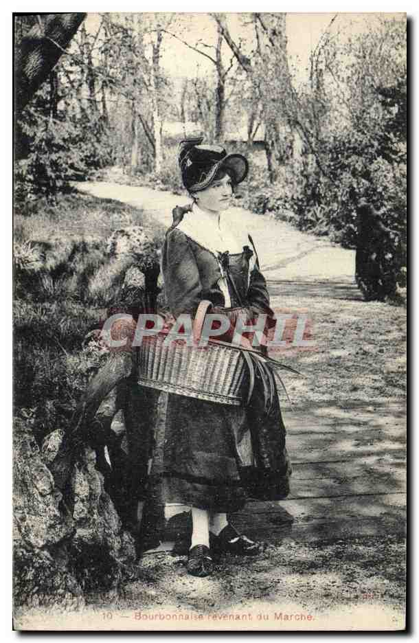 CPA Folklore Bourbonnaise revenant du marche 
