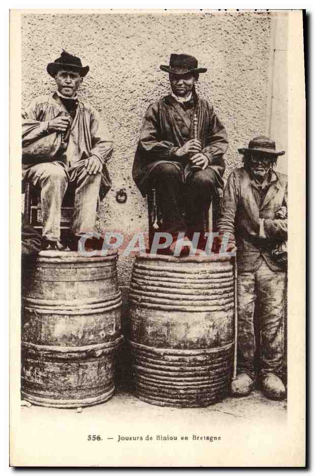 CPA Folklore Joueurs de Biniou en Bretagne 
