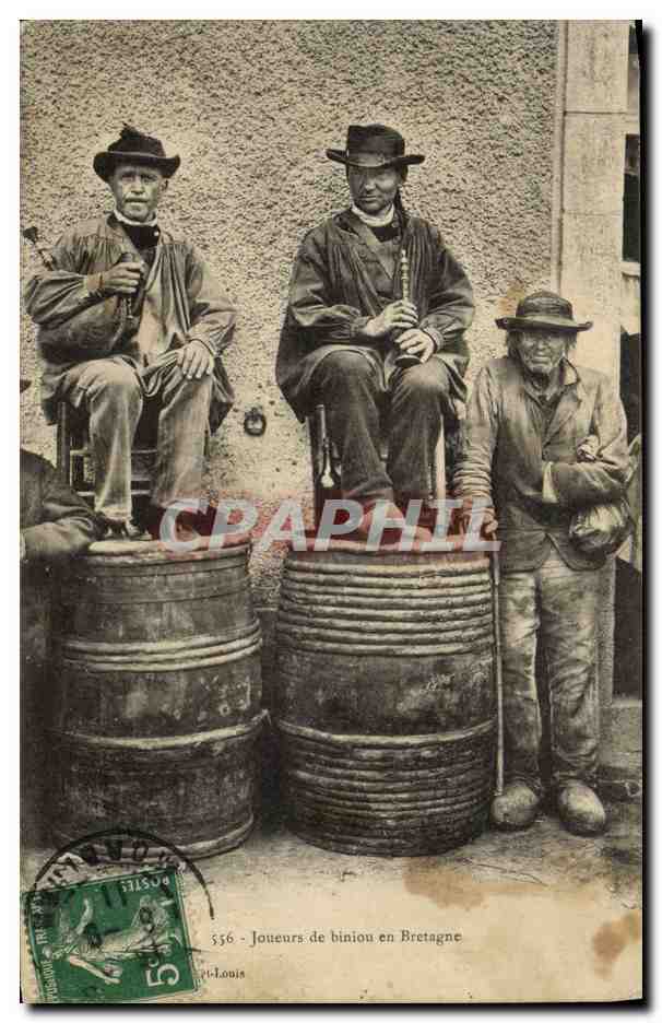 CPA Folklore Joueurs de Biniou en Bretagne 