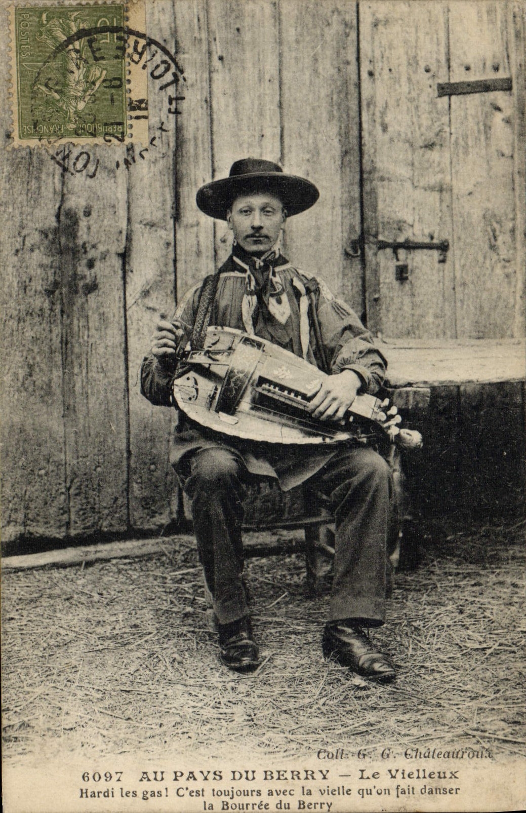 CPA Folklore Au pays du Berry Le Vielleux 