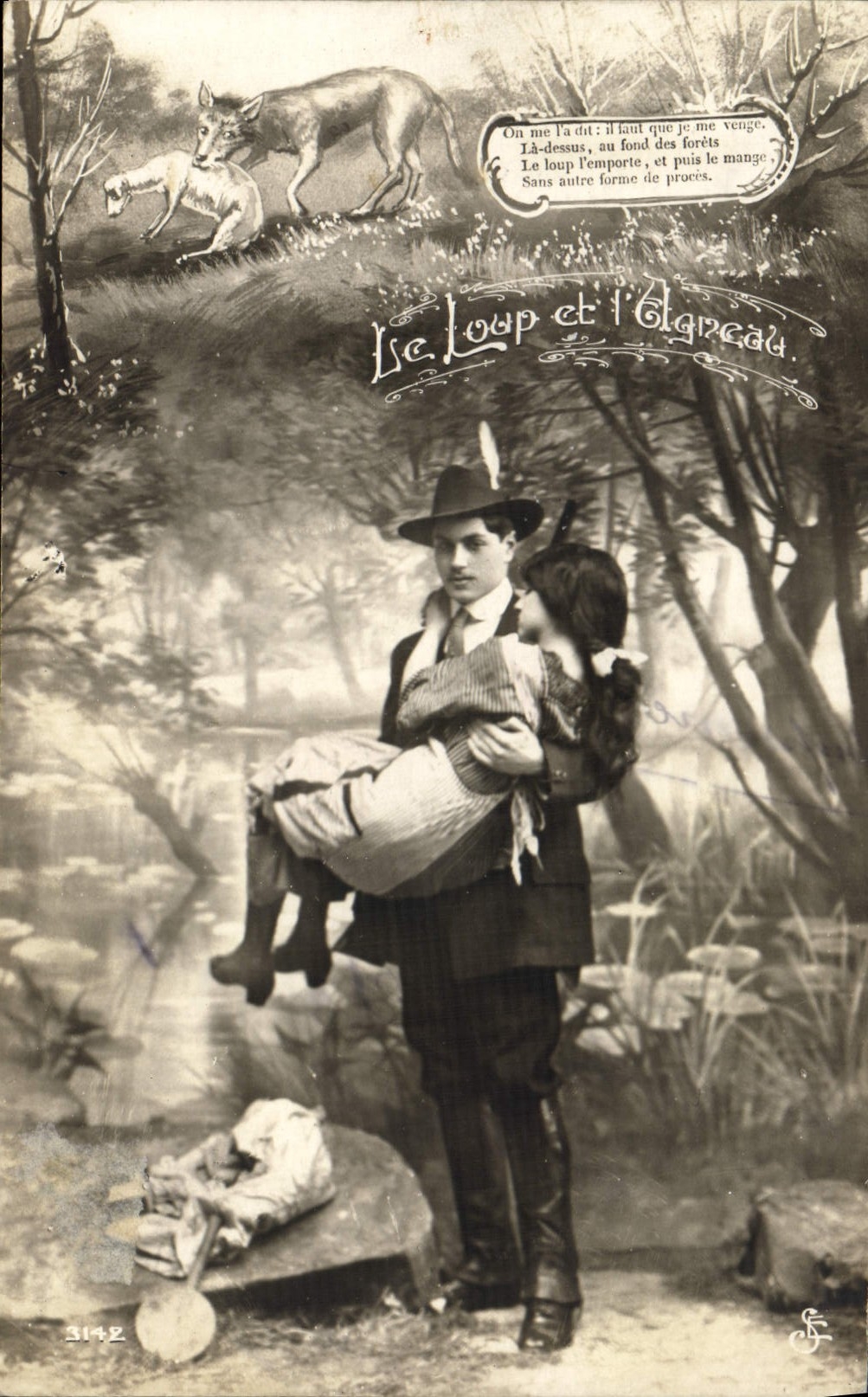 CPA Femme Le loup et l'agneau 