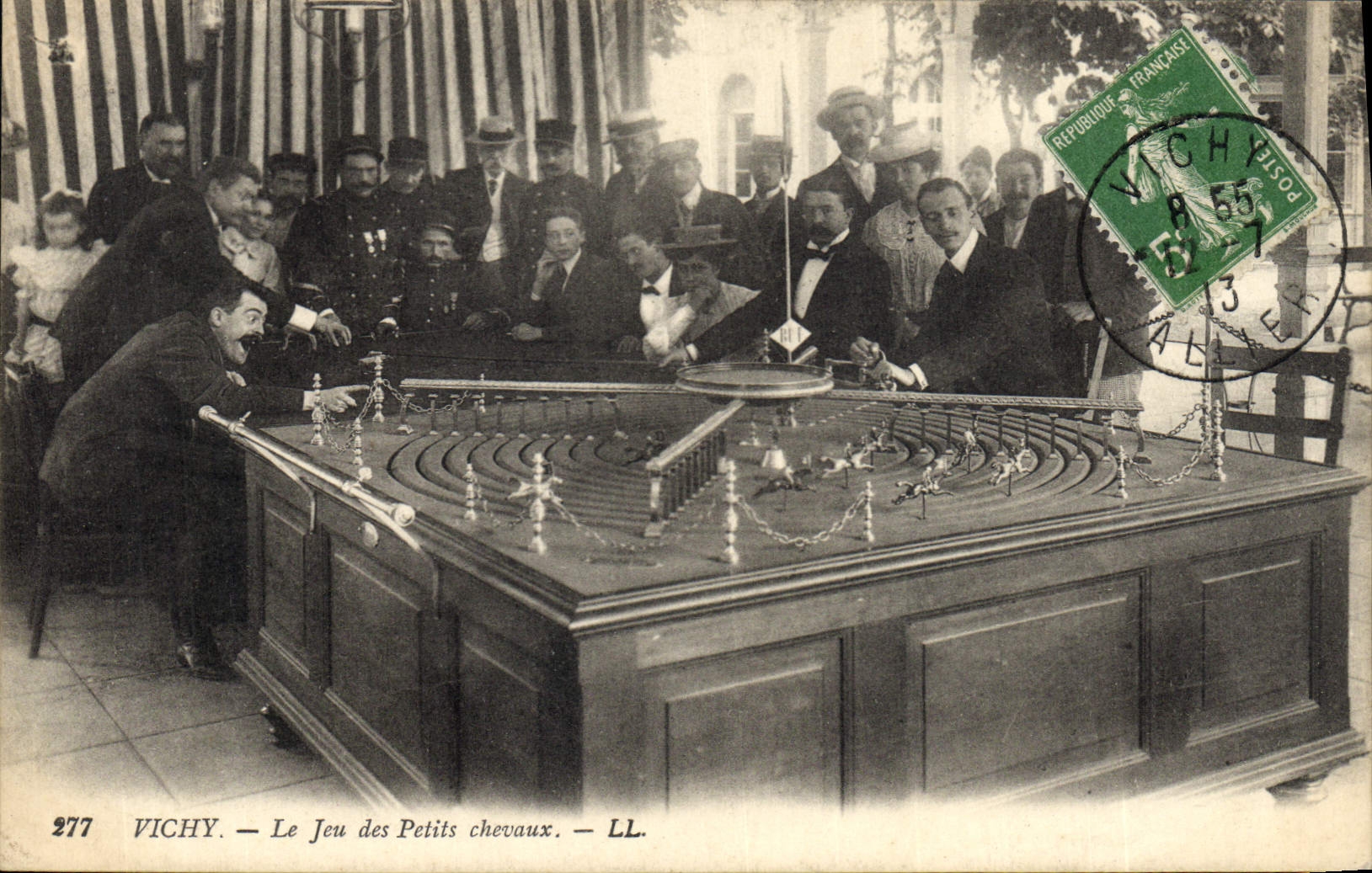 CPA Casino Vichy Le jeu des Petits Chevaux TOP