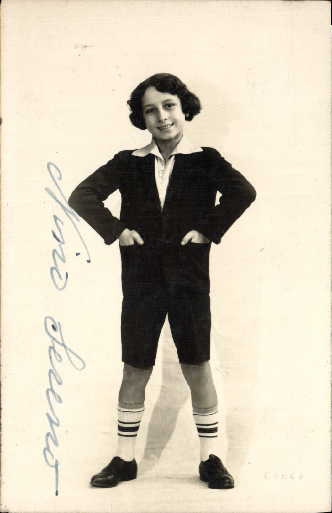 Jeune garçon — pose sportive — éditeur Cores