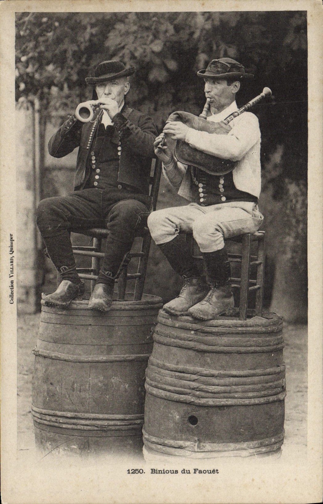 Binious du Faouët — musiciens traditionnels — Collection Villarby, Quimper, n° 1250