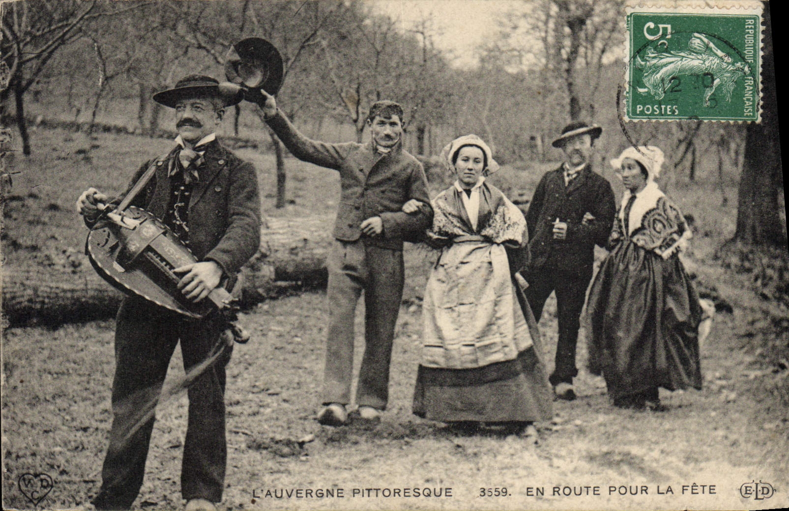 L'Auvergne pittoresque — En route pour la fête — Éditeur E.P.D. n° 3559