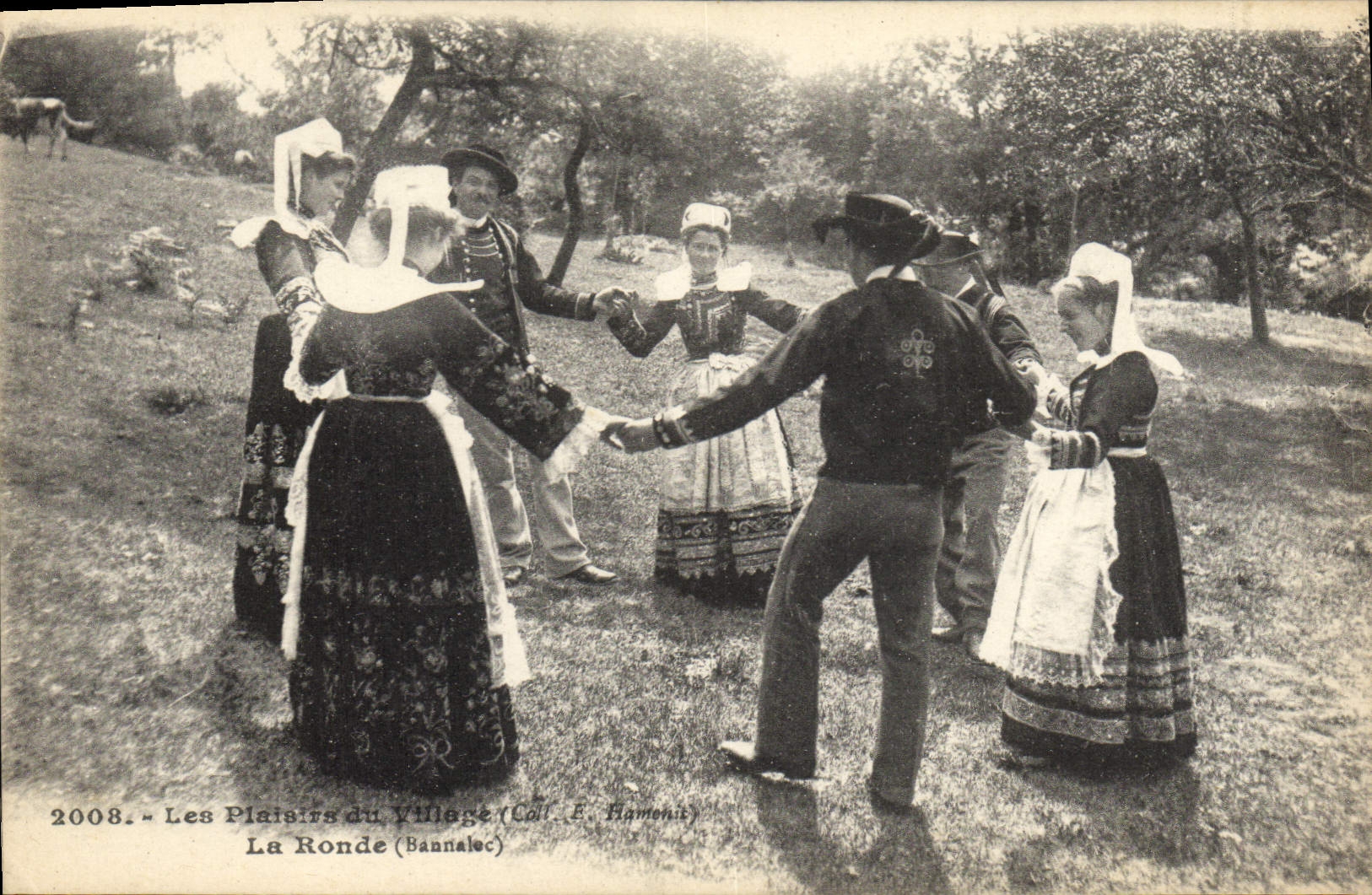Les Plaisirs du Village — La Ronde (Bannalec) — Coll. F. Ramonix