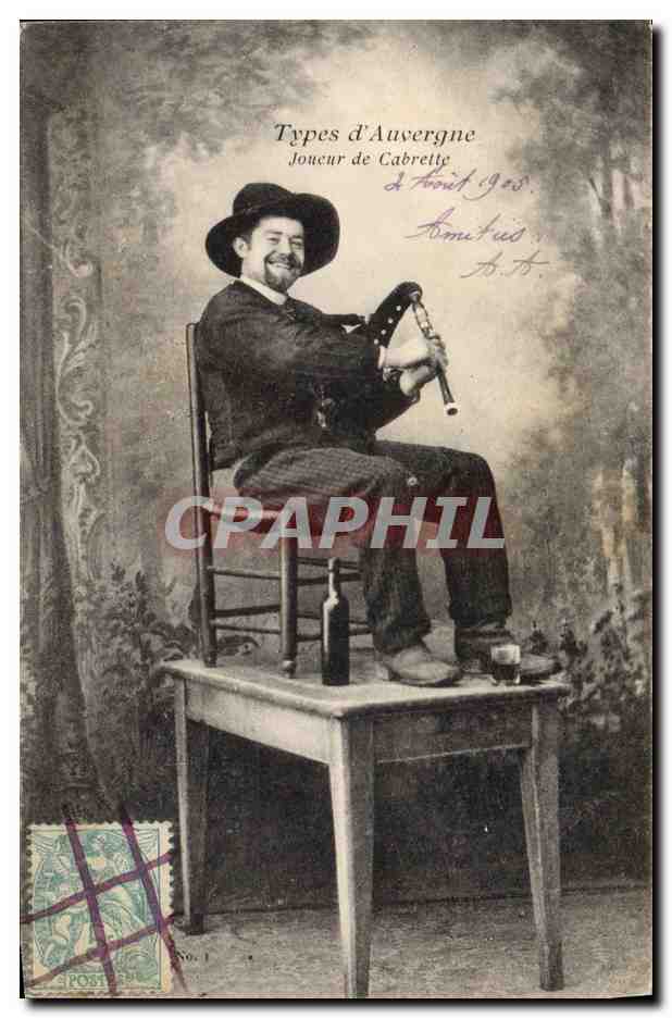 CPA Folklore Auvergne Joueur de Cabrette