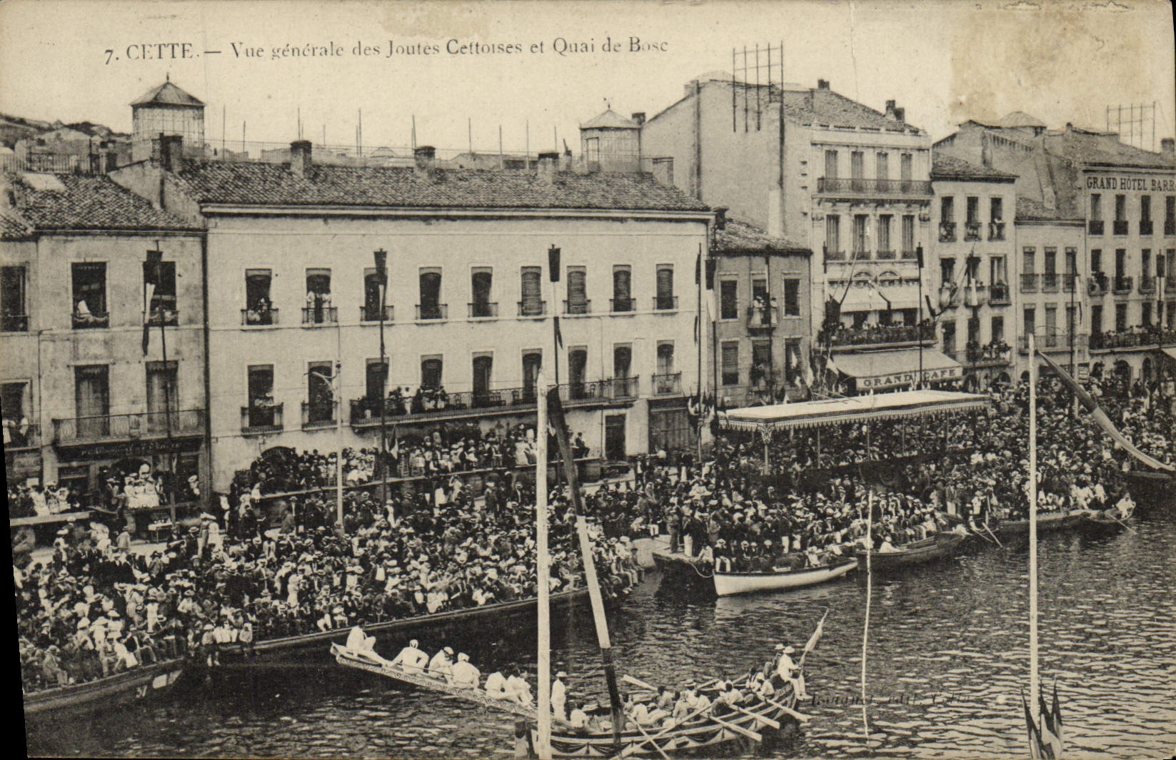 CPA Cette Vue generale des joutes Cettoises et Quai de Bosc 