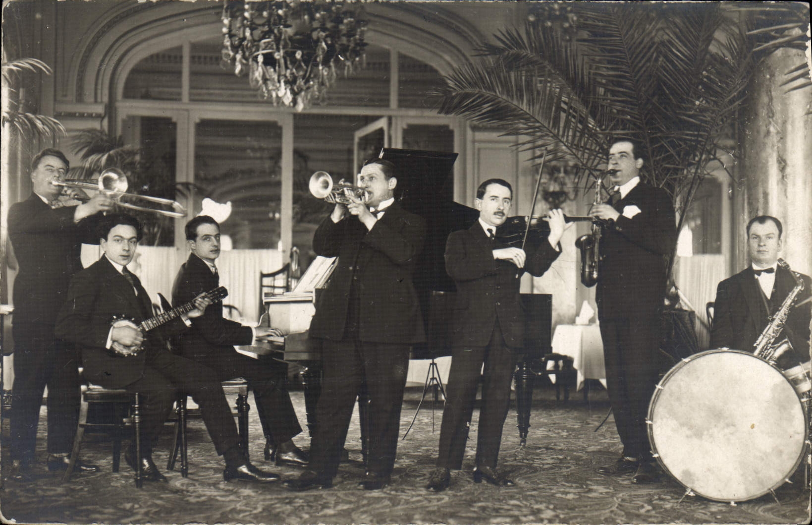 Jazz Band — Musiciens en tenue de soirée — Carte postale CPAPHIL