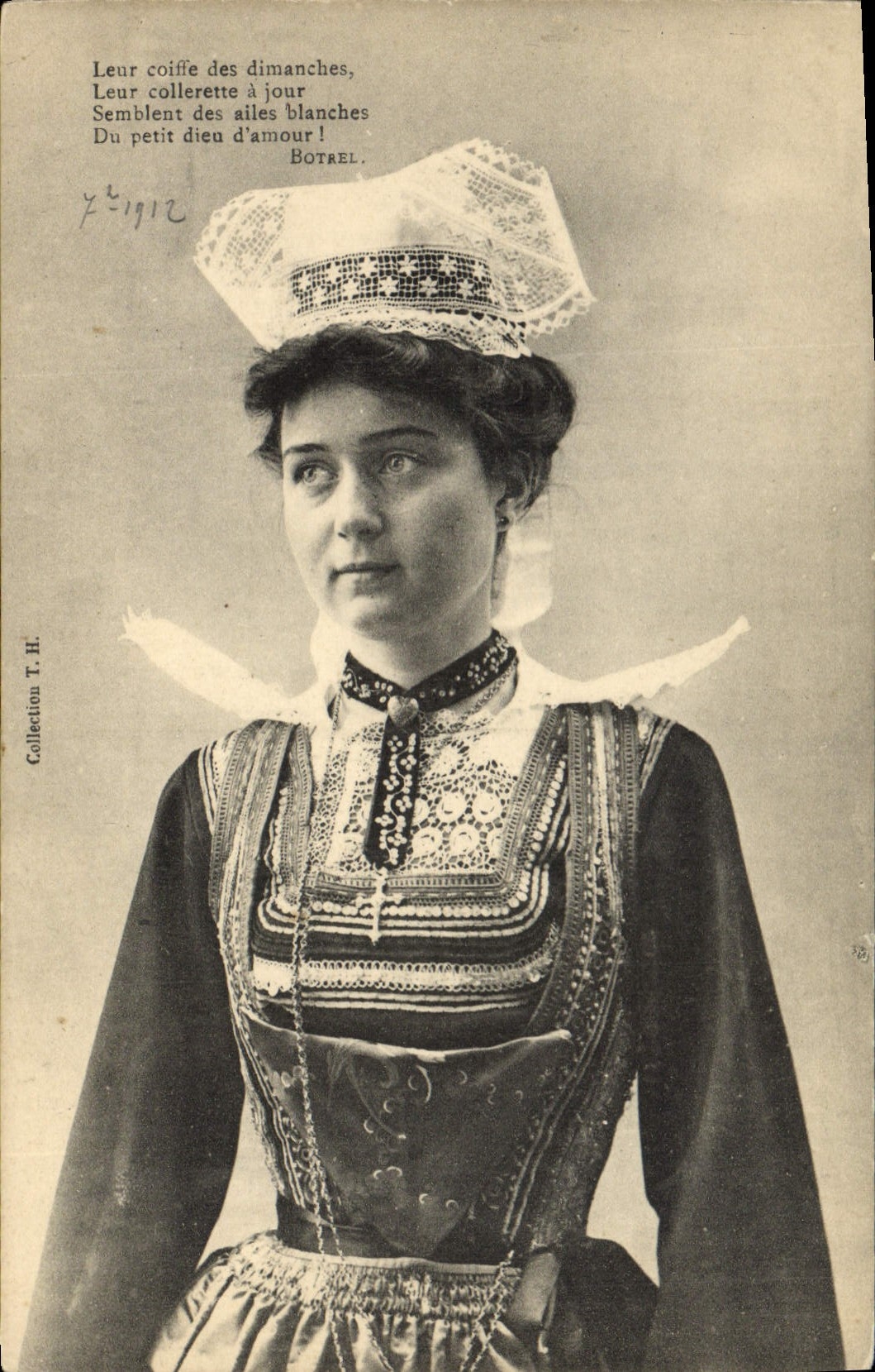 CPA Folklore Coiffe des dimanches Femme 