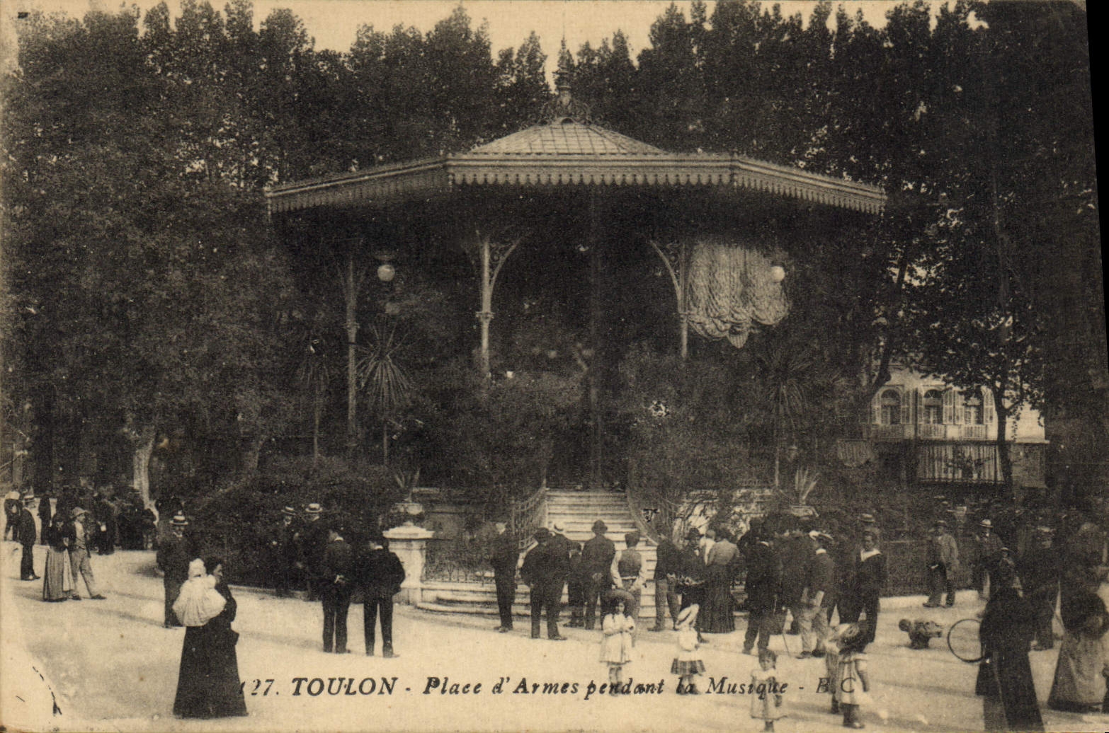 Toulon - Place d'Armes pendant la Musique - B.C.