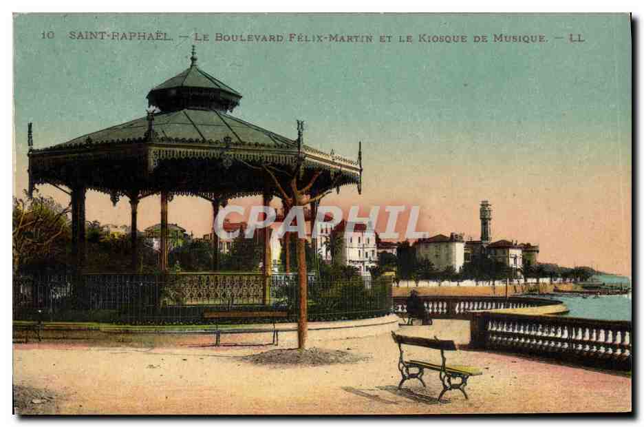 CPA Kiosque Saint Raphael Le boulevard Felix Martin et le kiosque de musique 