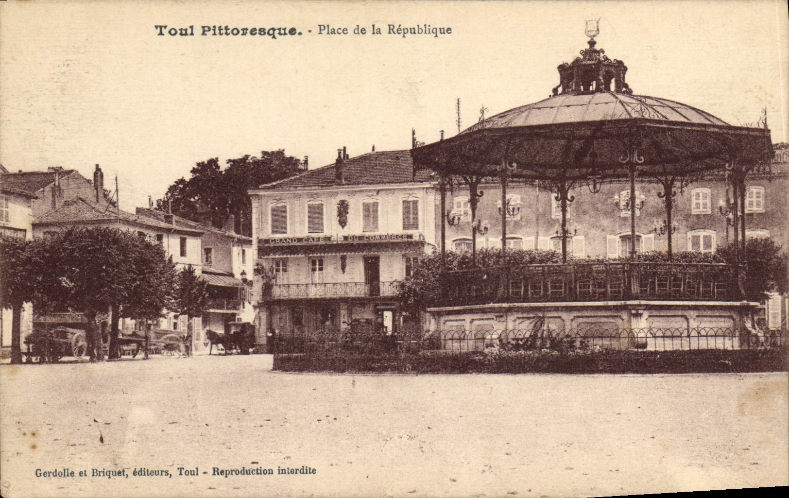 CPA Kiosque Toul Place de la Prefecture 