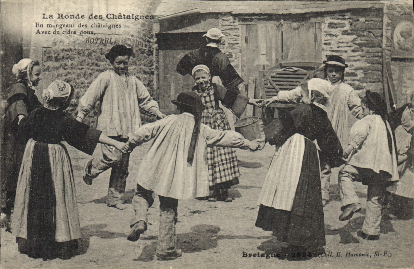 CPA Folklore La ronde des chataigniers Botrel