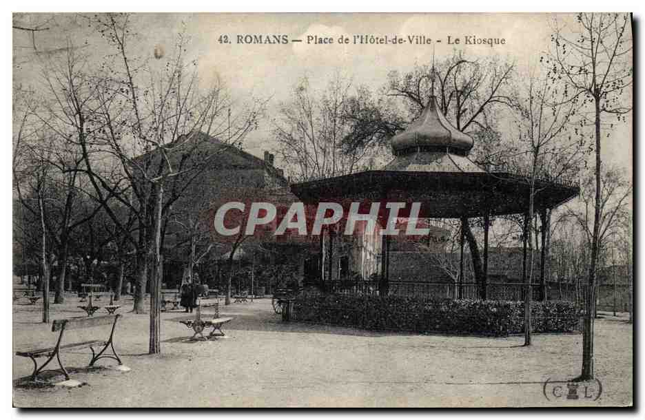 CPA Kiosque Place de l'Hotel de ville Romans