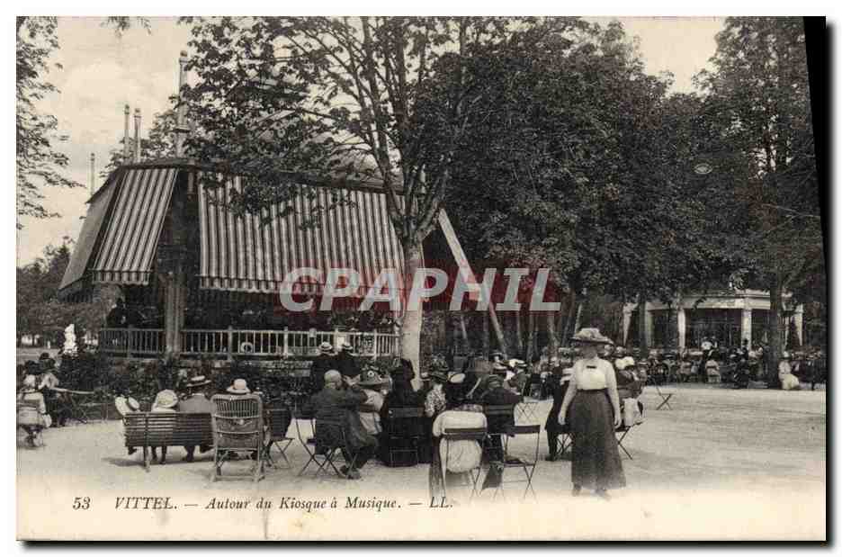 CPA Vittel Autour du Kiosque a musique