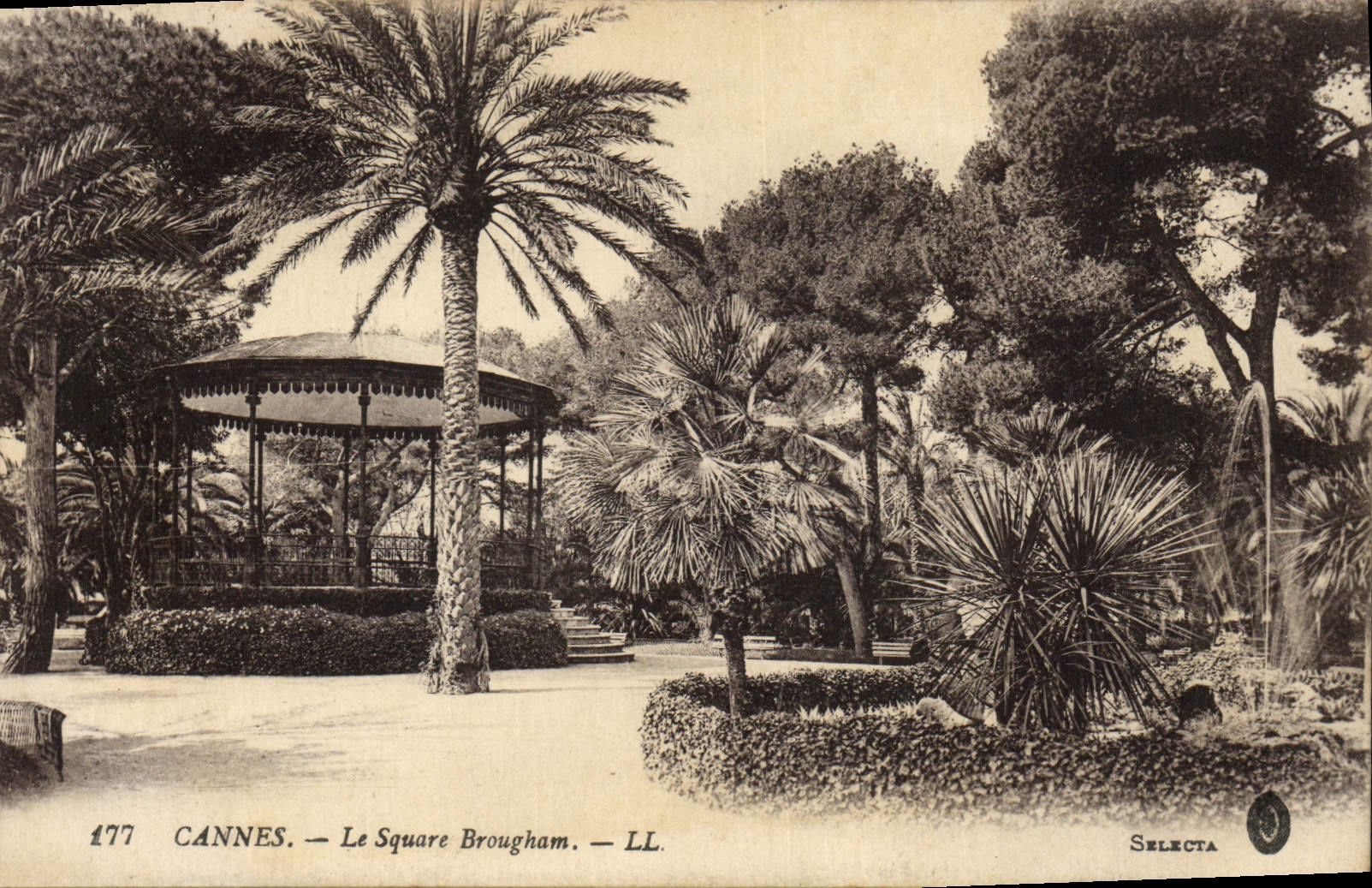 CPA Kiosque Cannes Le square Brougham