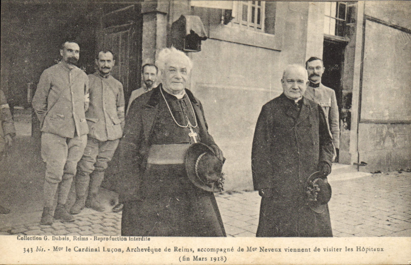 CPA Militaria Mgr le cardinal Lucon Archeveque de REims viennent de visiter les Hopitaux fin Mars 1918 