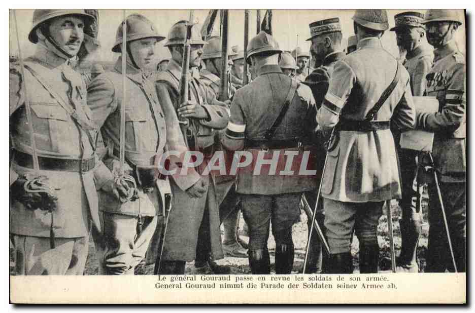 Le général Gouraud passe en revue les soldats de son armée — CPAPHIL