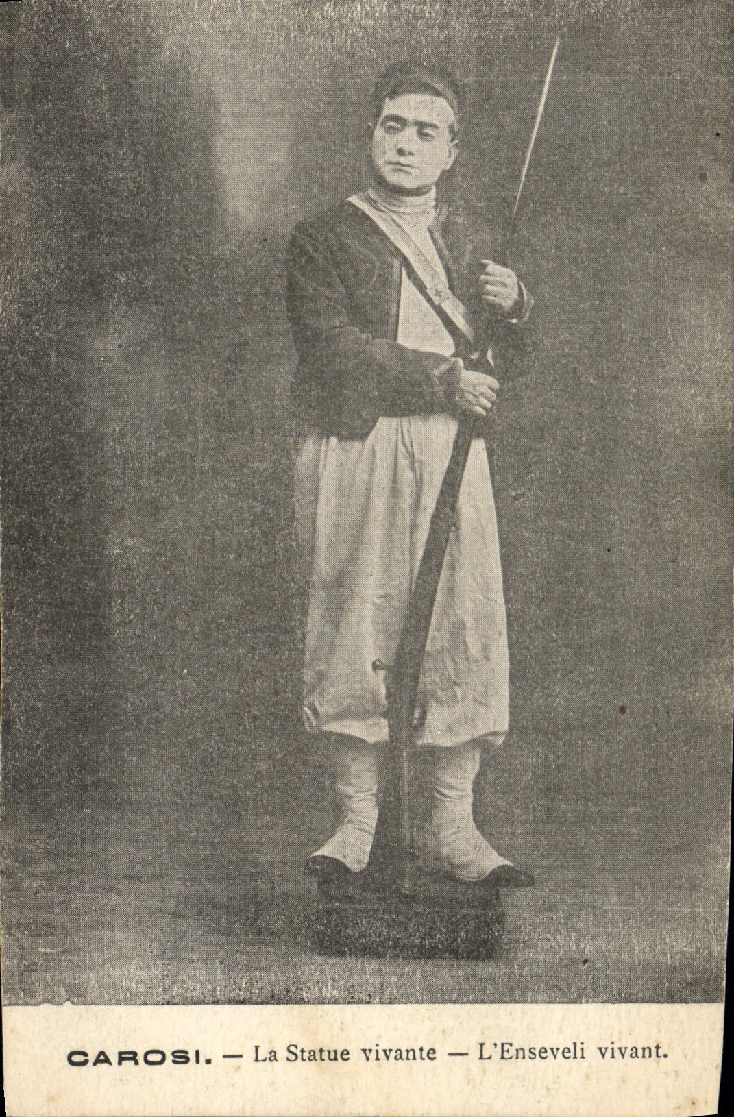 Carosì — La Statue vivante — L'Enseveli vivant