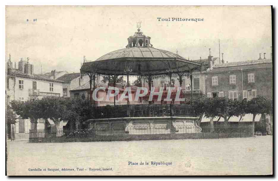 CPA Kiosque Toul Place de la Republique 