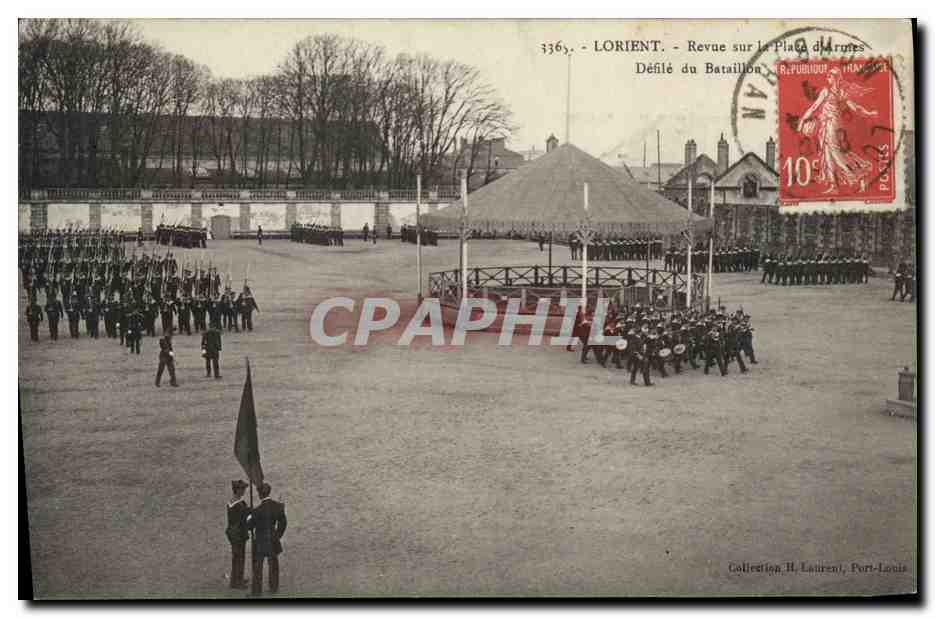 Lorient - Revue sur la Place d'Armes - Défilé du Bataillon — Galerie H. Laurent, Port-Louis