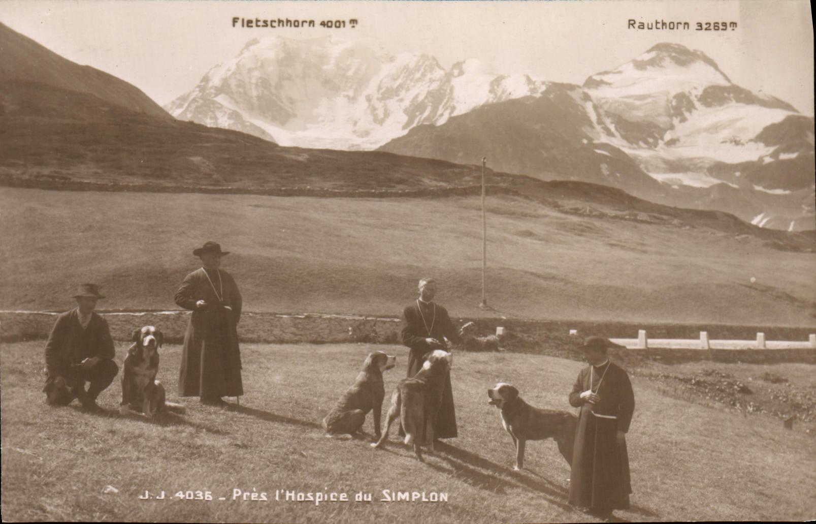 Près l'Hospice du Simplon — montagnes enneigées — Julien frères, Phot Editeurs Genève