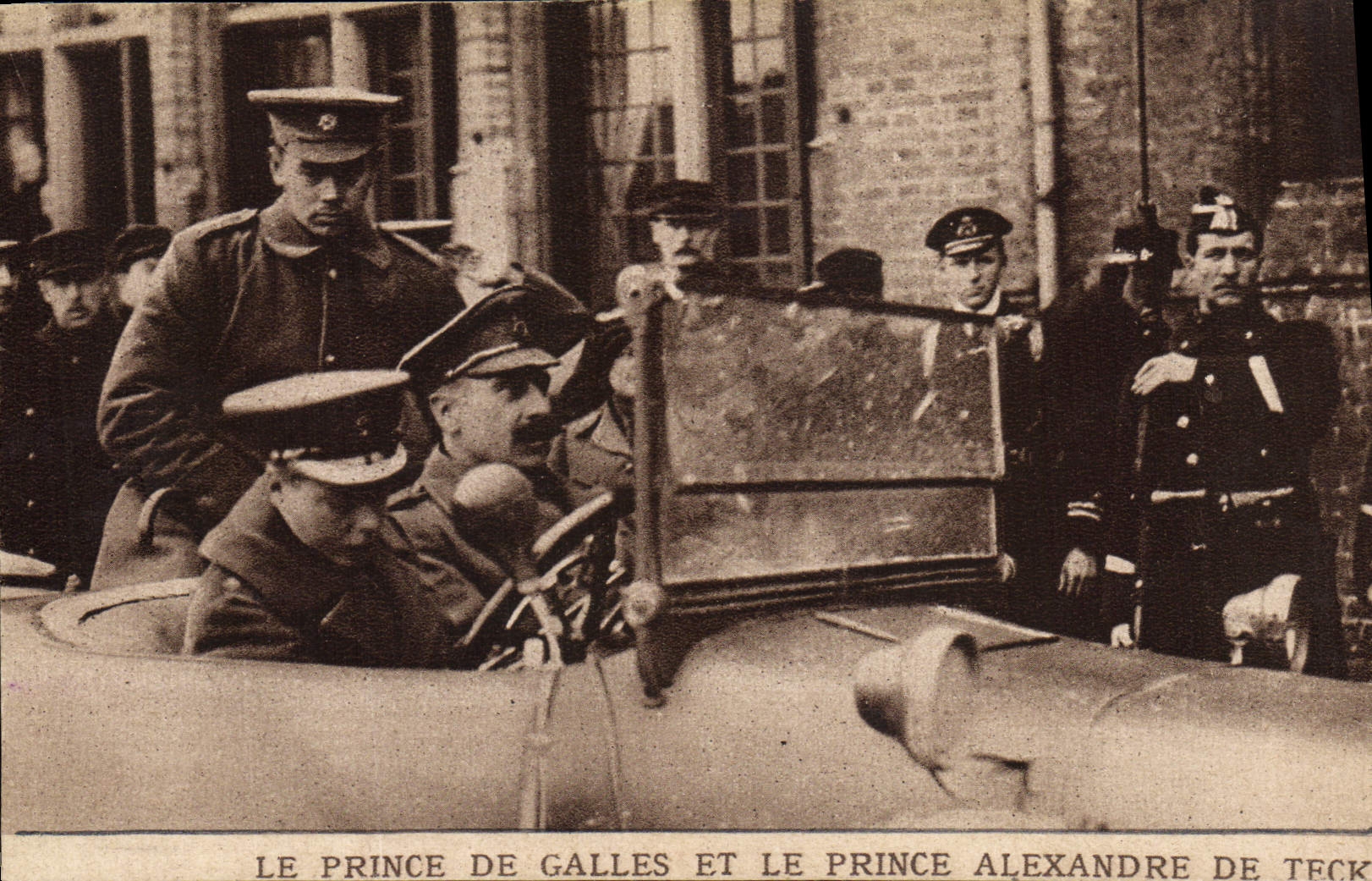 Le Prince de Galles et le Prince Alexandre de Teck — en voiture — éditeur Galerie Periodique