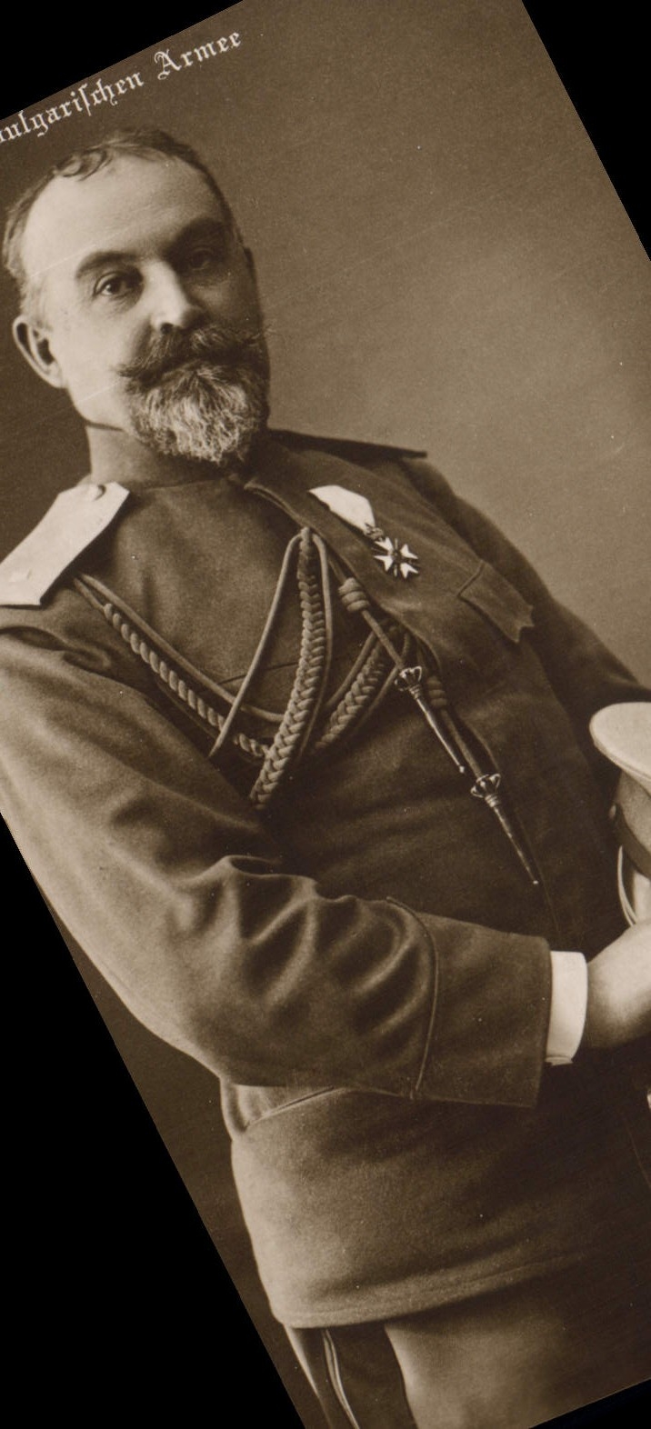 Officier de l'Armée Hongroise — photographie — éditeur inconnu, n° de série non visible