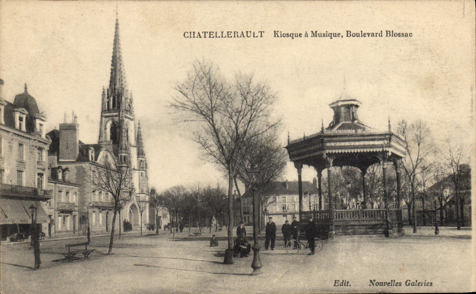 CPA Kiosque a musique Boulevard Blossac Chatellerault 