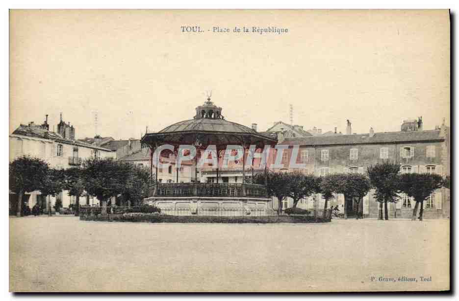 CPA Kiosque Toul Place de la Republique 