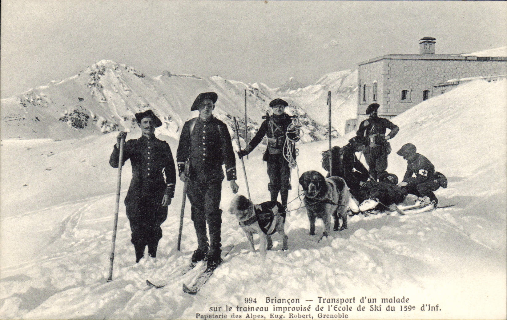 Briancón — Transport d'un malade sur le traîneau improvisé de l'École de Ski du 159e d'Inf. — Papeterie des Alpes, Eug. Robert, Grenoble