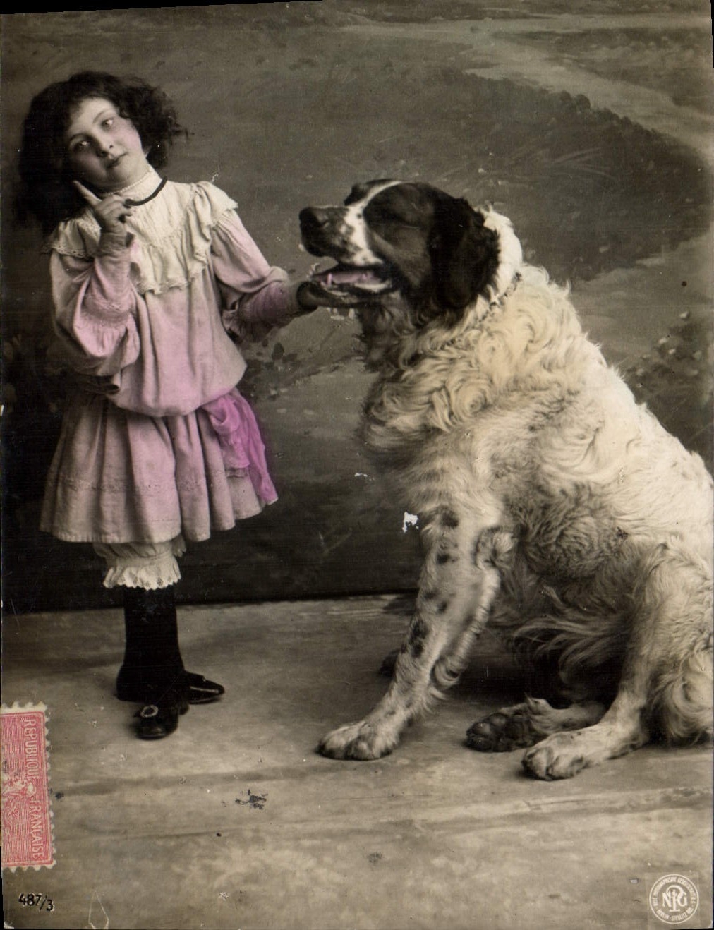 Fille et chien — studio photographique — République Française n°487/3