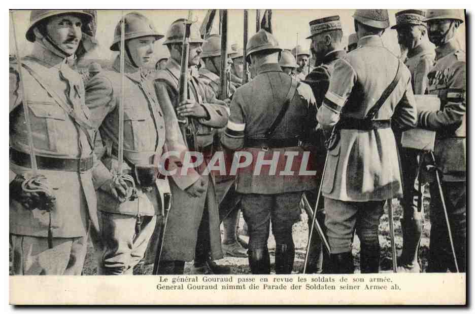 Le général Gouraud passe en revue les soldats de son armée — CPA avec texte multilingue — éditeur CPAPHIL