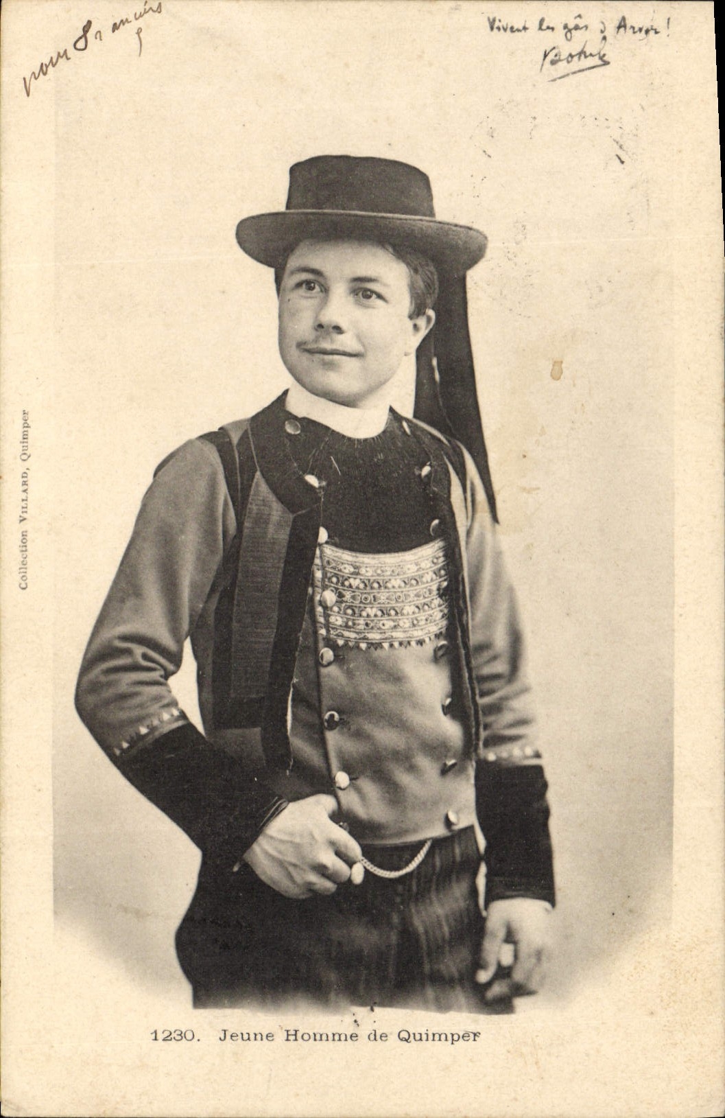 CPA Folklore Jeune homme de Quimper